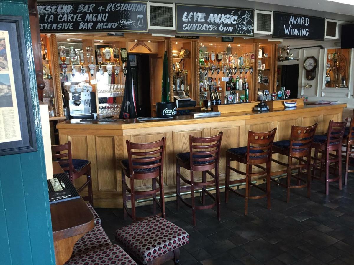 Westend Bar&Restaurant Hotel Fenit Bagian luar foto